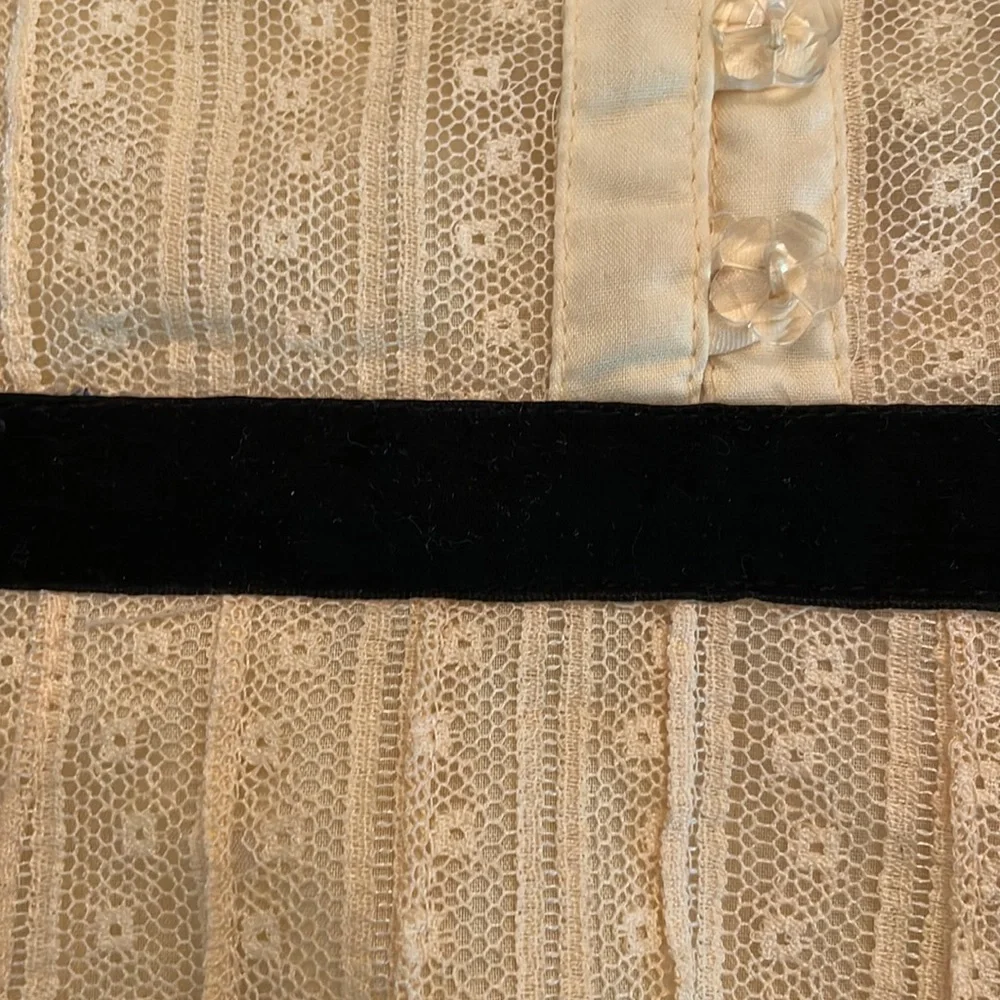 Marc Jacobs Vintage Lace shirt with black velvet trim - Picture 10 of 12